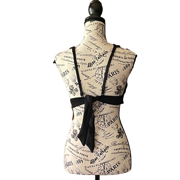 Elegant Black Bikini Set - Picture 5 of 11